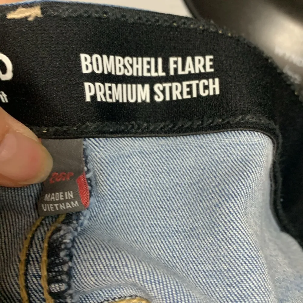 Torrid NWT  Bombshell Flare Premium Stretch Jeans Size 26R - Image 4