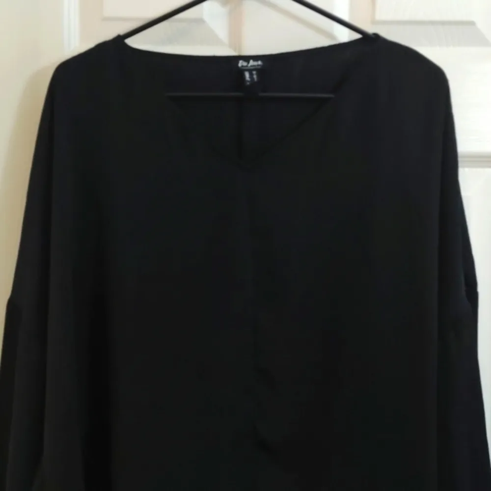 Du Jour Black Blouse Fresh Modern Now Size Medium GUC #4664 - Image 3