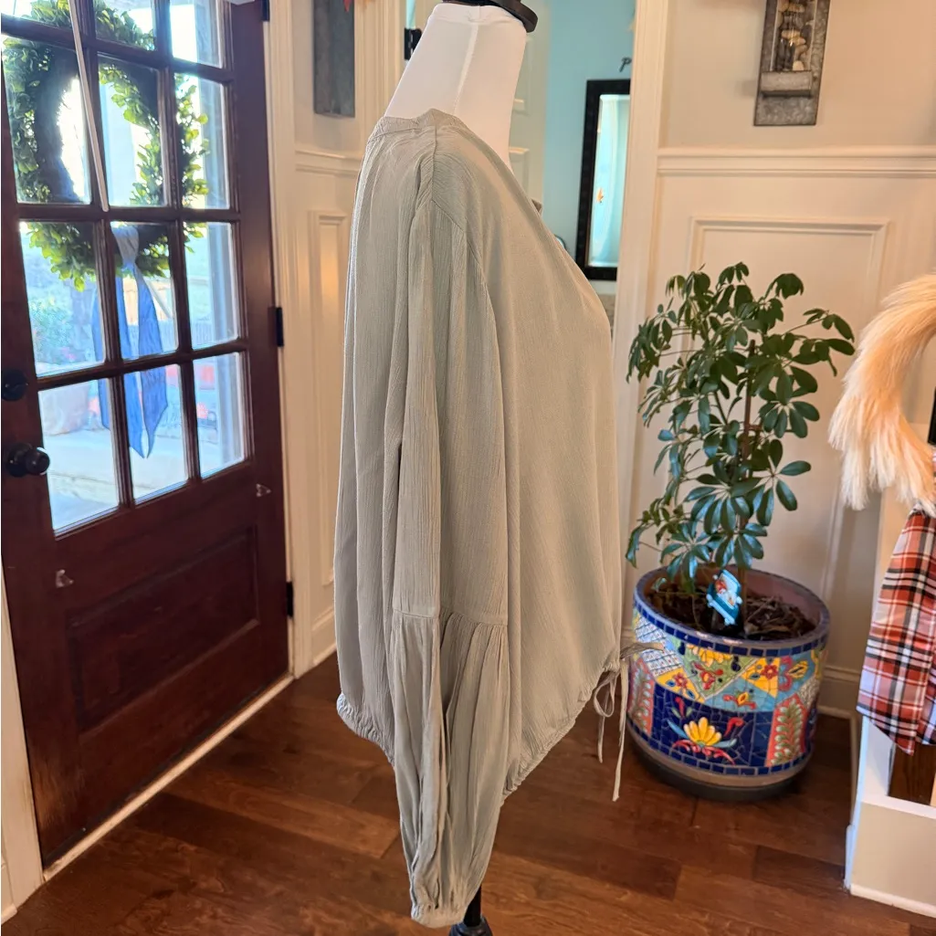 O’Neill NWOT Evergreen V-Neck Balloon Sleeve Flowy Blouse with Tie Bottom - Image 3