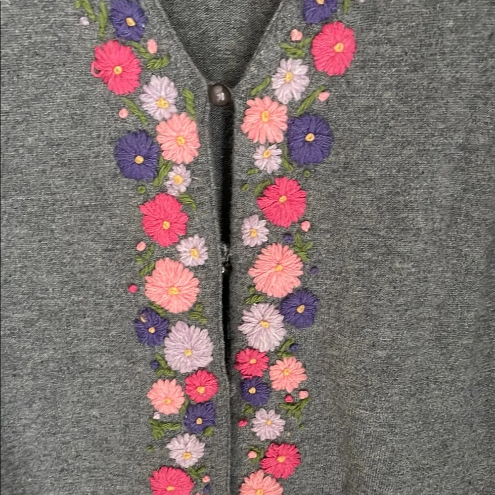 Jones New York Sport Gray Cardigan with Floral Embroidery - Image 9