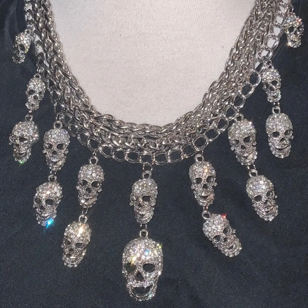 Rhinestones skull necklace - Image 2