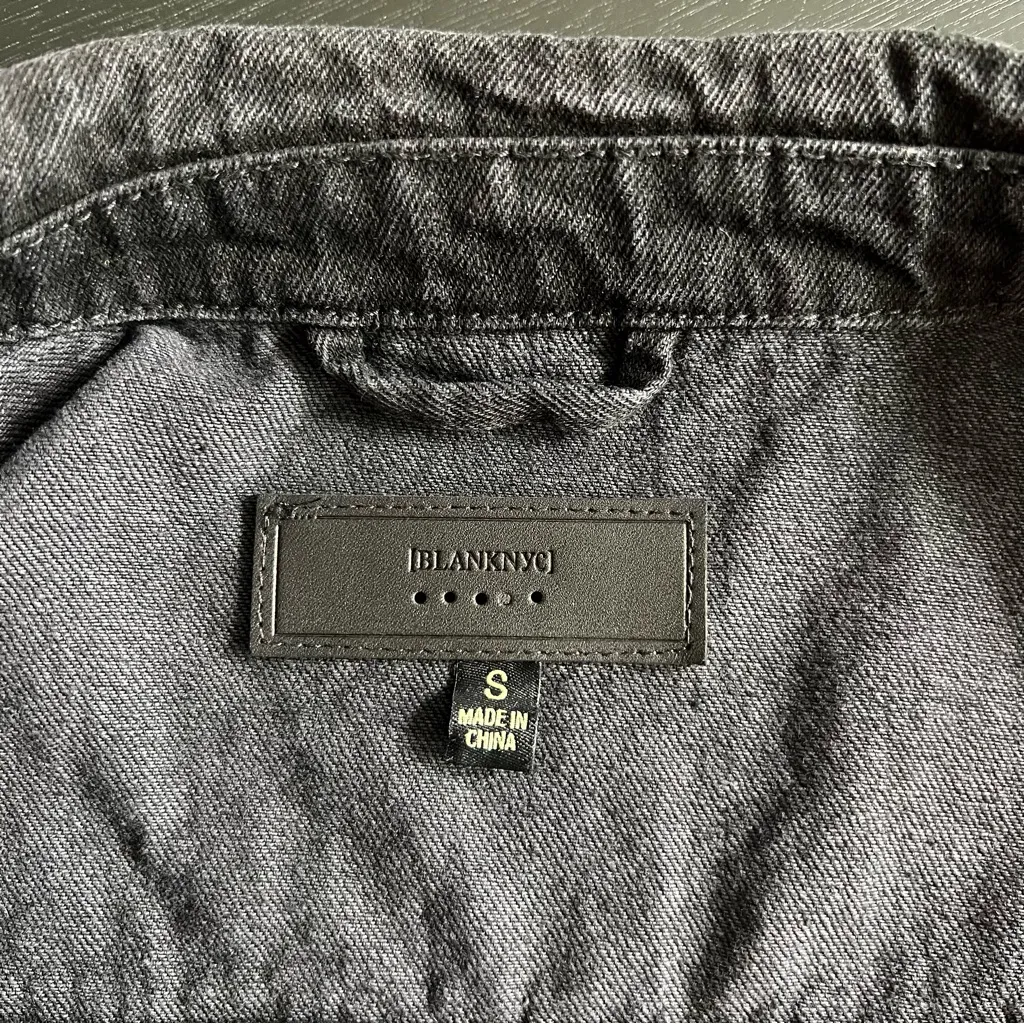 BLANKNYC Black Denim Trucker Jean Jacket Button Front Raw Cut Puff Sleeve Small - Image 4