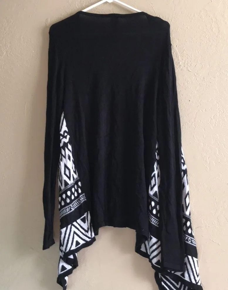 Black and white long sleeve cardigan - Image 3