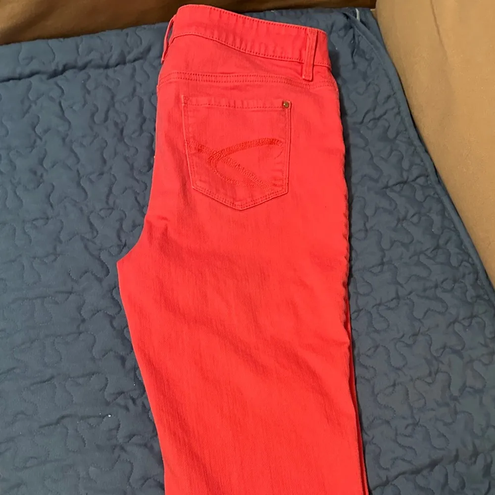 Ladies watermelon color crop jeans Sz 1 by Chicos - Image 3