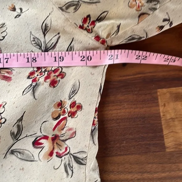 Real‎ Clothes by Saks Fifth Avenue floral Silk blouse. Size M - Image 6