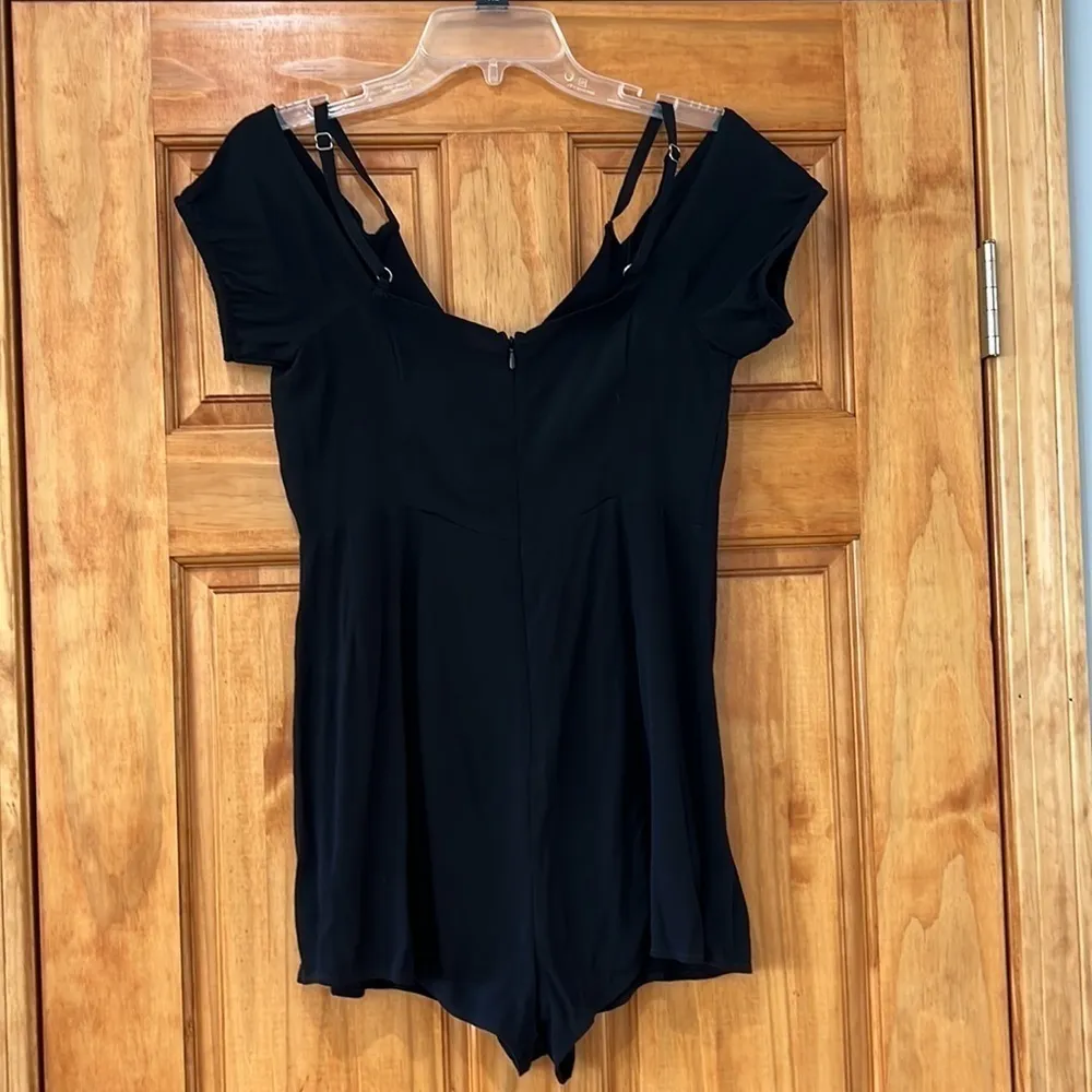 Forever 21 Black Romper Shorts with Cap Sleeves - Image 4