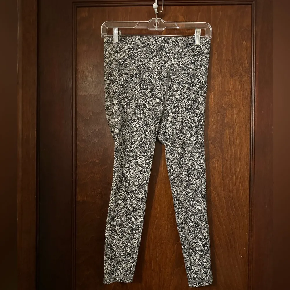 Athleta Salutation Stash Pocket II Textured 7/8 Small Moonflower 599741 - Image 2