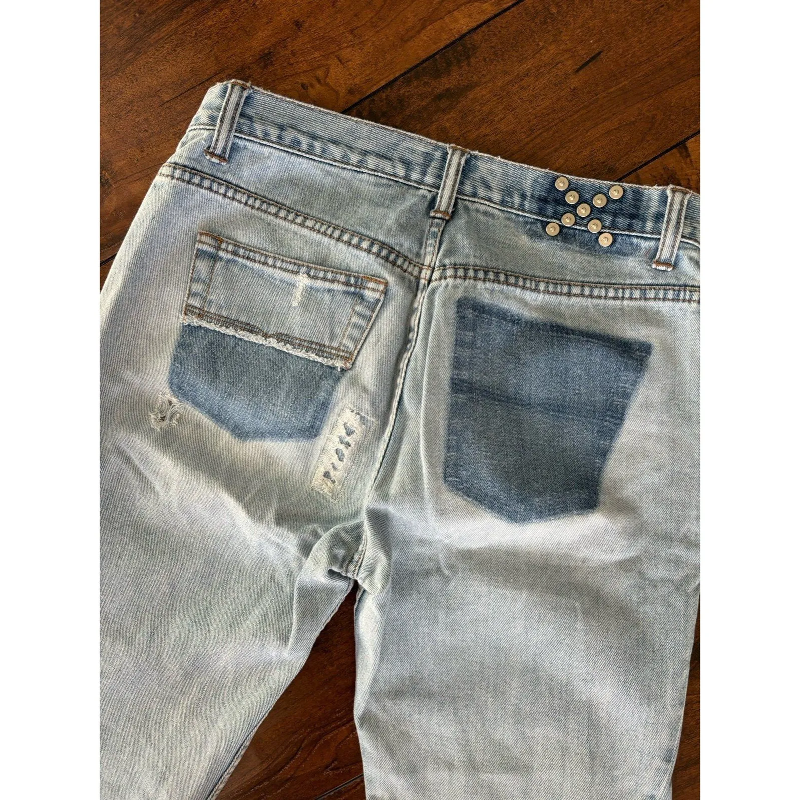 Express Jeans Distressed Light Wash Flare Women’s Size 5/6‎ - Image 9