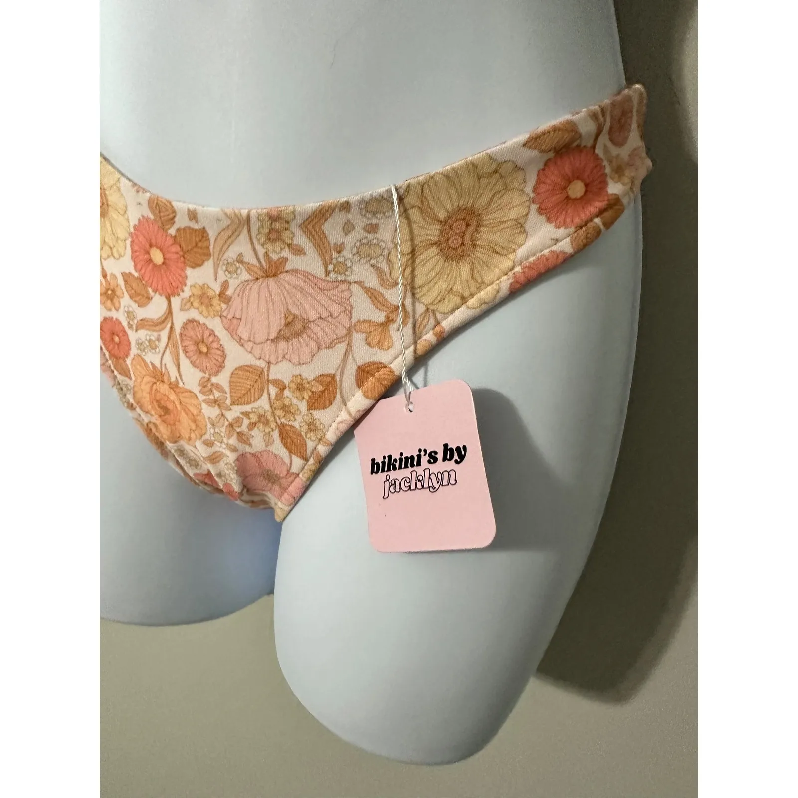 Bikinis by Jacklyn Floral Print Halter Triangle Bikini Set Small Peach Pink Sz s - Image 3