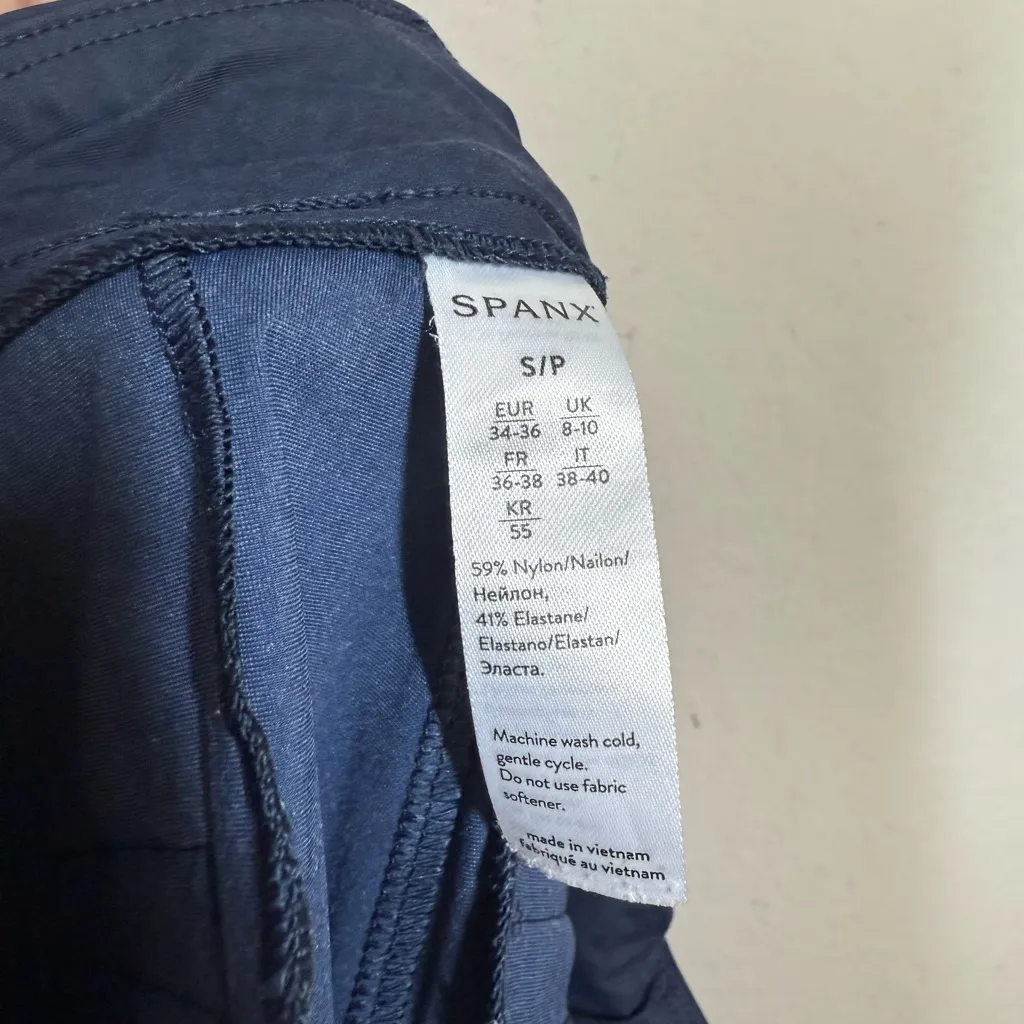 Spanx  Sunshine Short 4" Size Small - Image 3