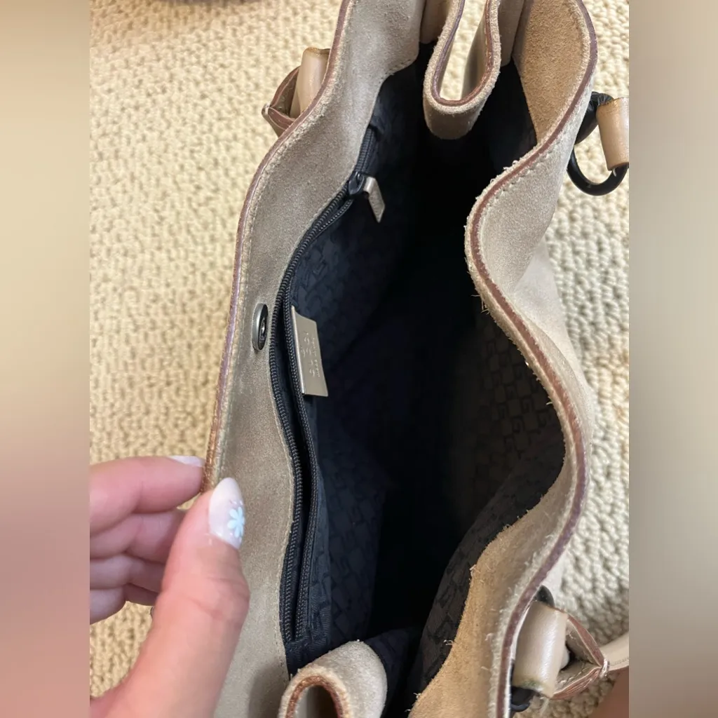 Vintage Beige Gucci Suede Purse - Image 12