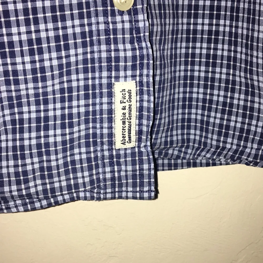 EUC Women’s small Abercrombie Button down - Image 2