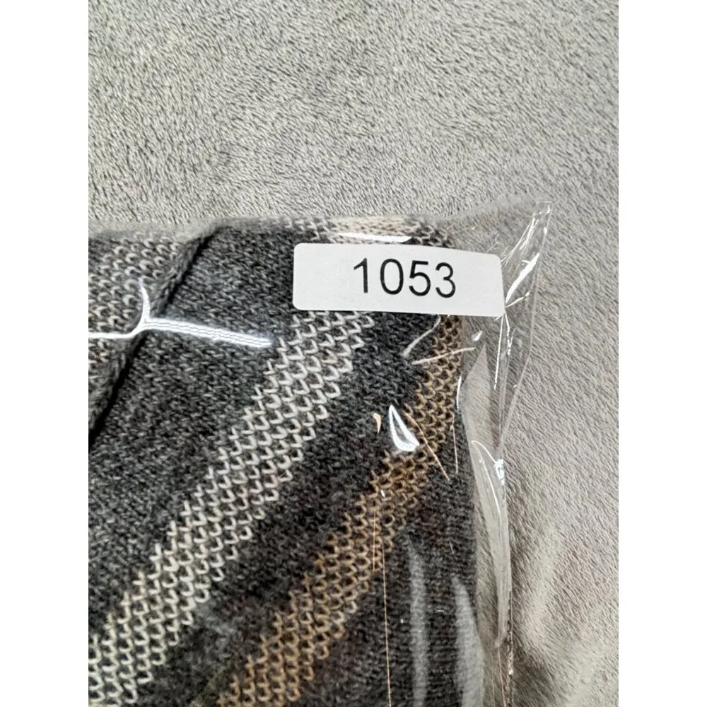 Nardi & Tagliaferri Gray Plaid Knit Poncho OSFA Made In Italy Wool Blend Size undefined - Image 10