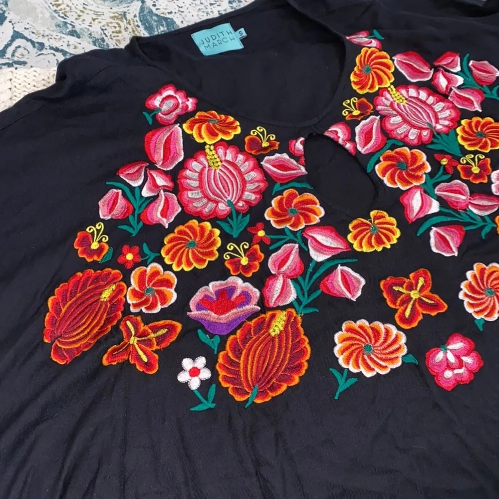 JUDITH MARCH black floral embroidered swim cover top size small oversized - Image 5