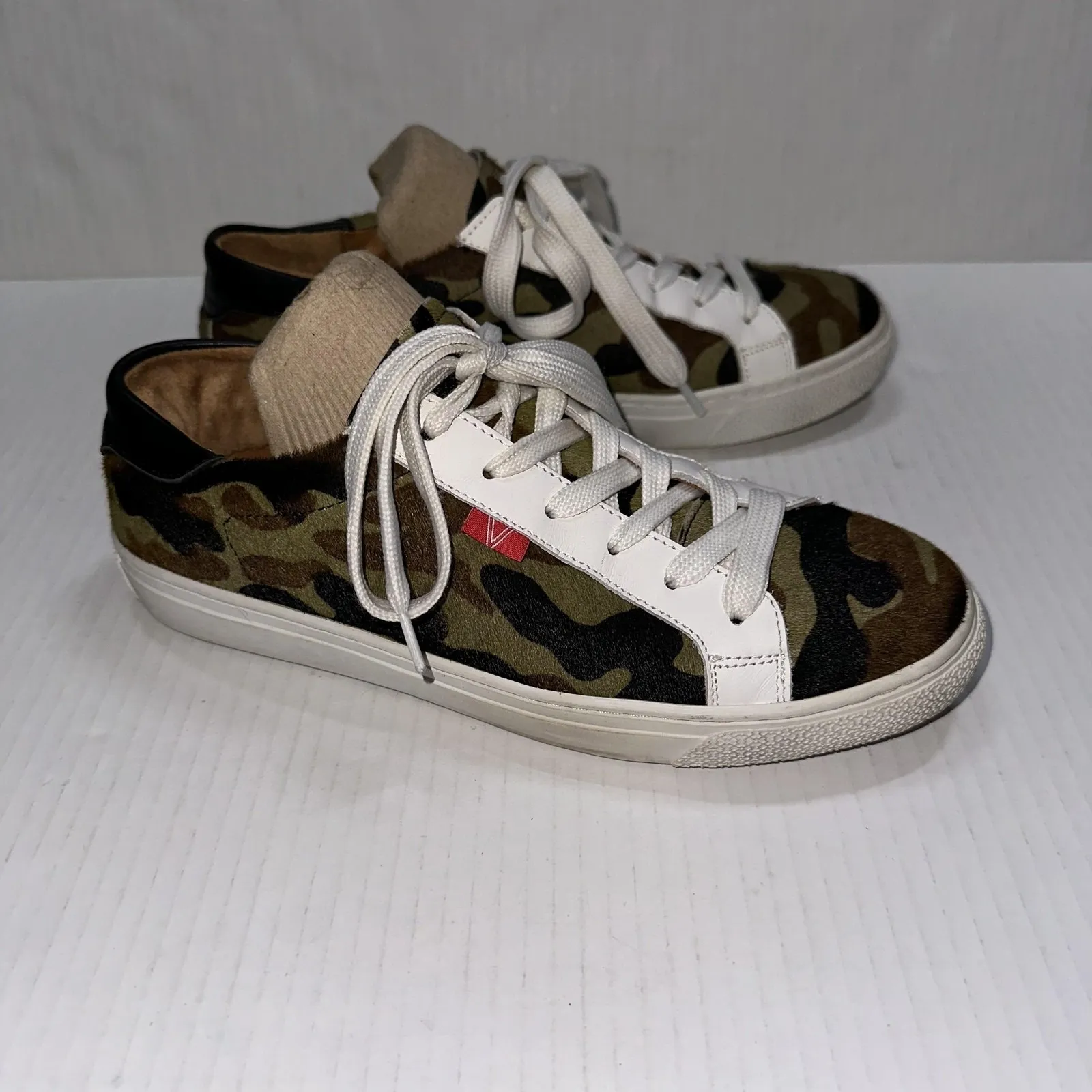 Veronica Beard Shoes Womens Size 8 Camo Leather Low Top Casual Sneakers 38 - Image 2