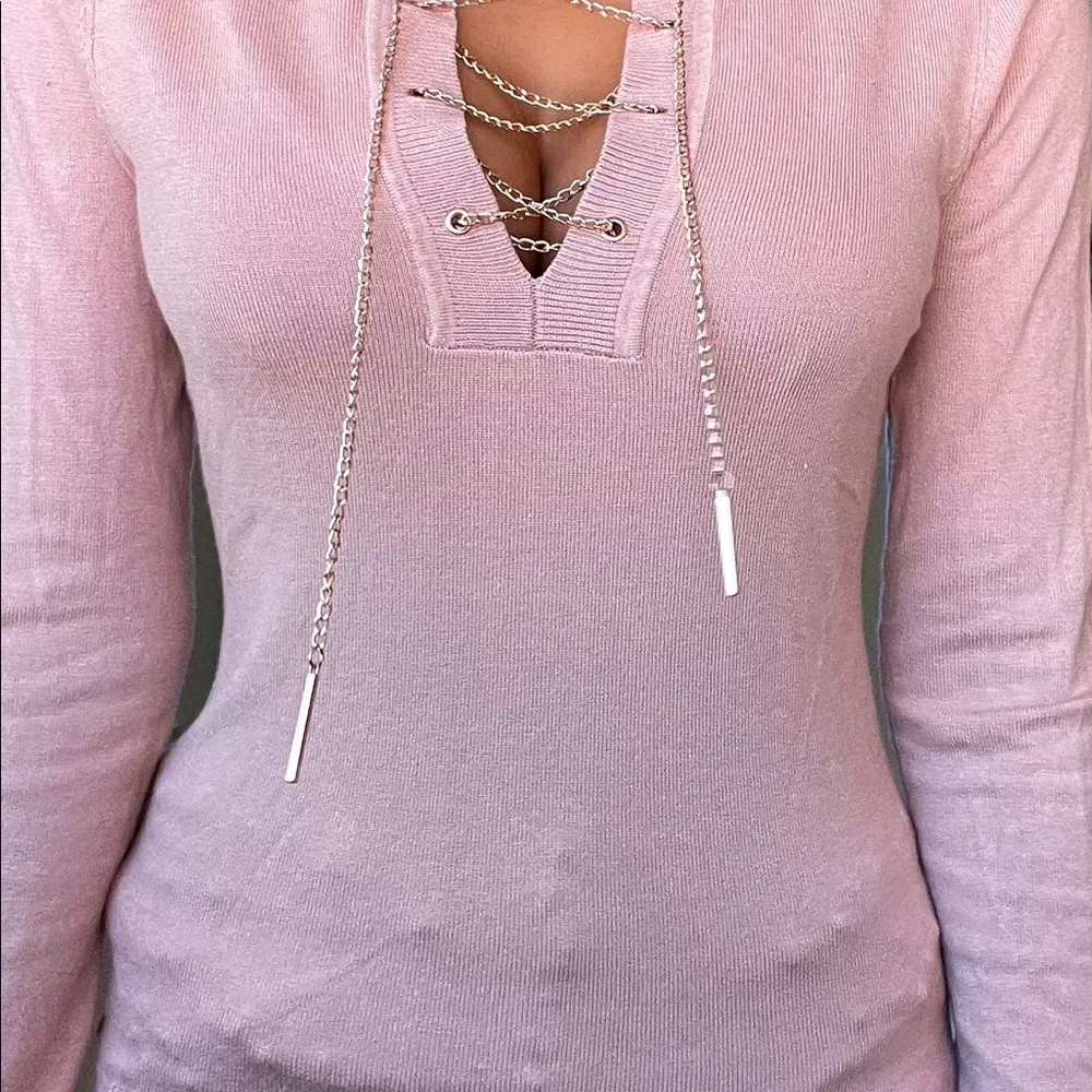 Guess  sweater with gold chain front - Image 8