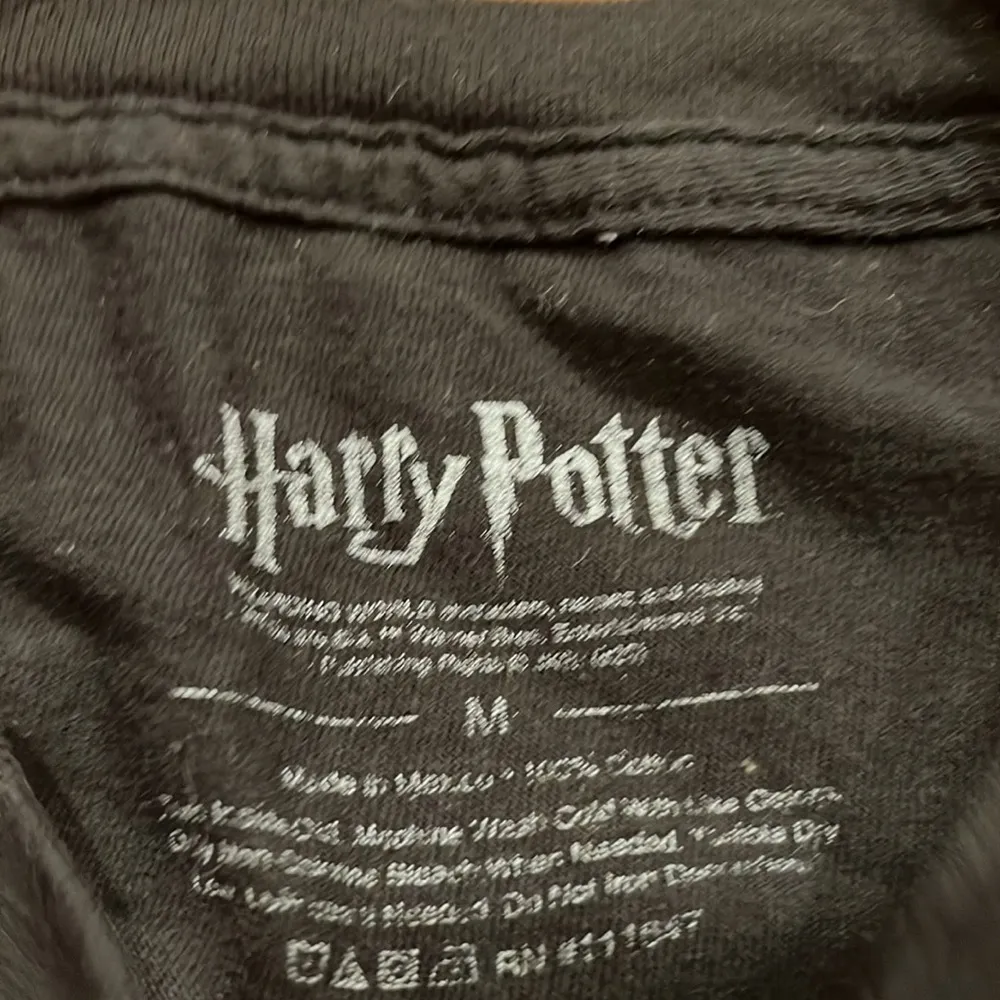 HARRY Potter Deathly Hallows short sleeve shirt size medium. - Image 2