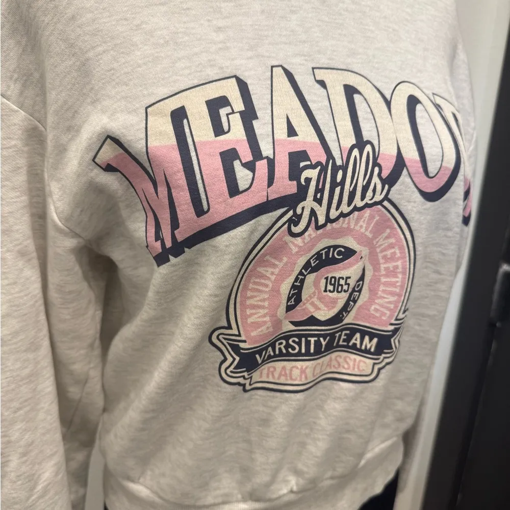 H&M Divided “Meadow Hills” Cropped Graphic Sweatshirt – XS - Image 2