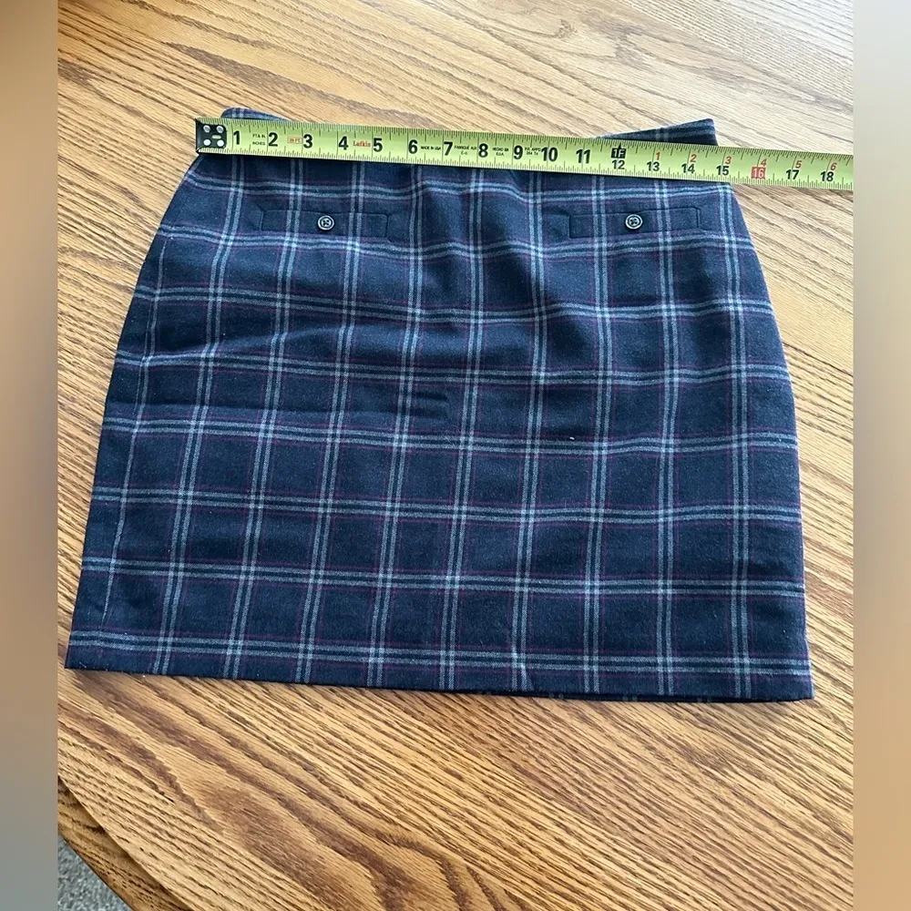 Banana Republic Women's Purple Plaid Wooly Straight Mini Skirt Size 4P - Image 6