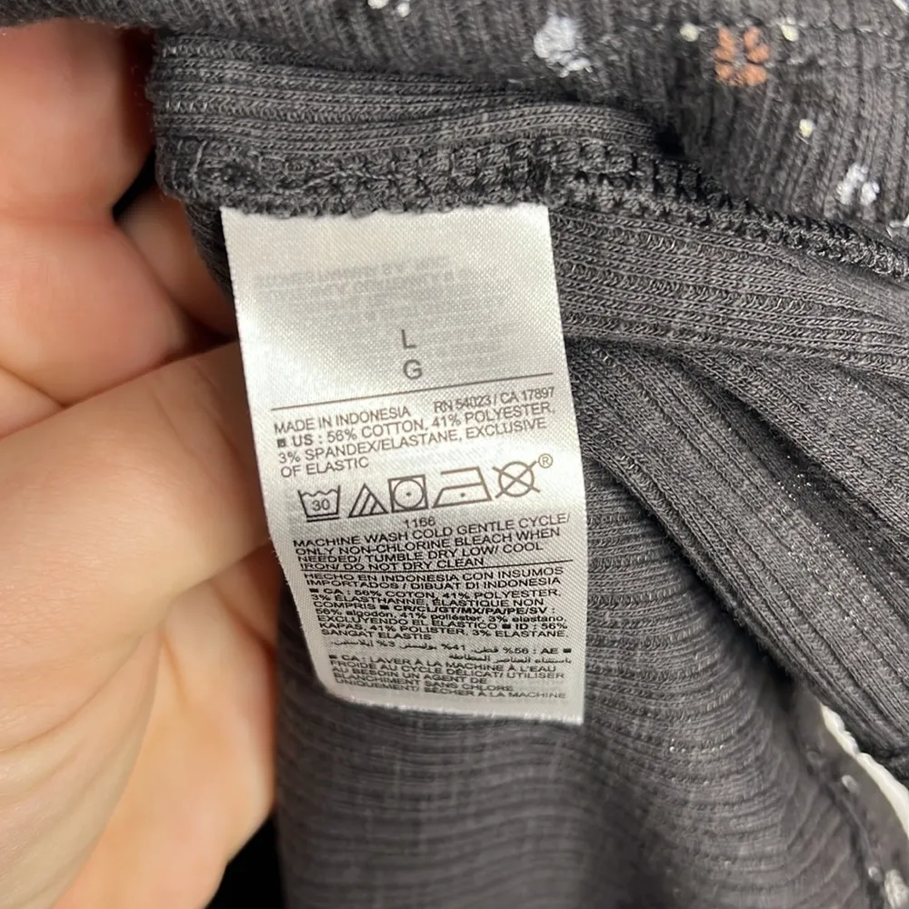 Old Navy NWOT Tiny Floral Dark Gray Long Sleeve Top - Image 5