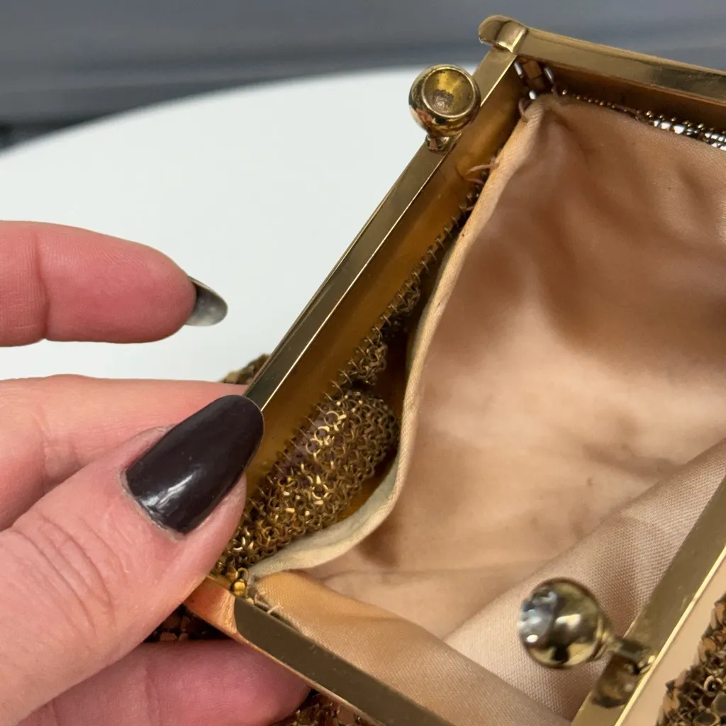 Vintage Duramesh Gold Metal Mesh Evening Clutch Kiss Lock Pouch Clutch Bag - Image 7