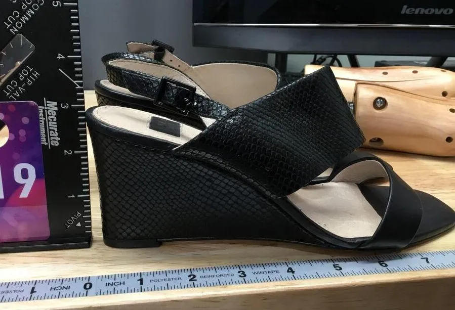 Louise et Cie Quarza Wedge Sandals Women's 7 Black Embossed Leather Slingback - Image 2