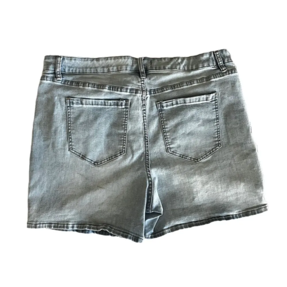 Lane Bryant mid rise boyfriend midi shorts embroidered leg SIZE 18 - Image 2