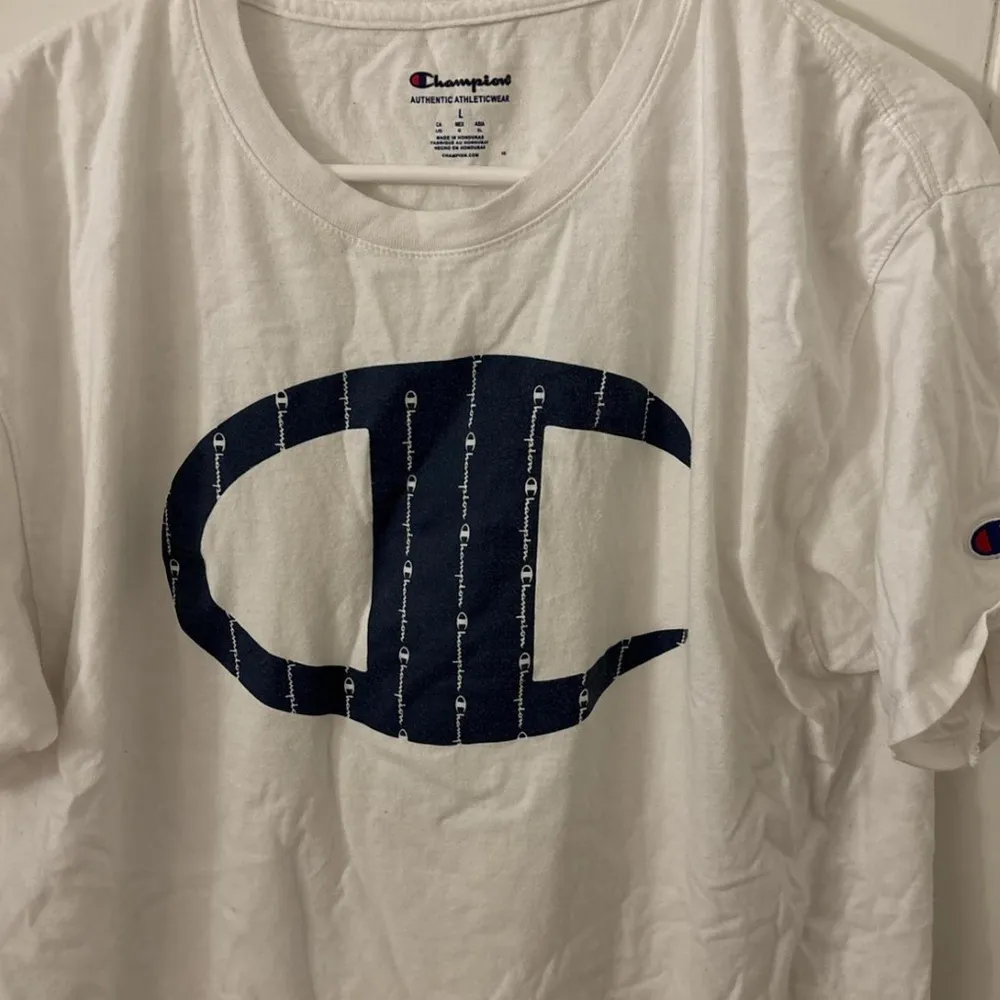 White champion t-shirt. Size L - Image 3