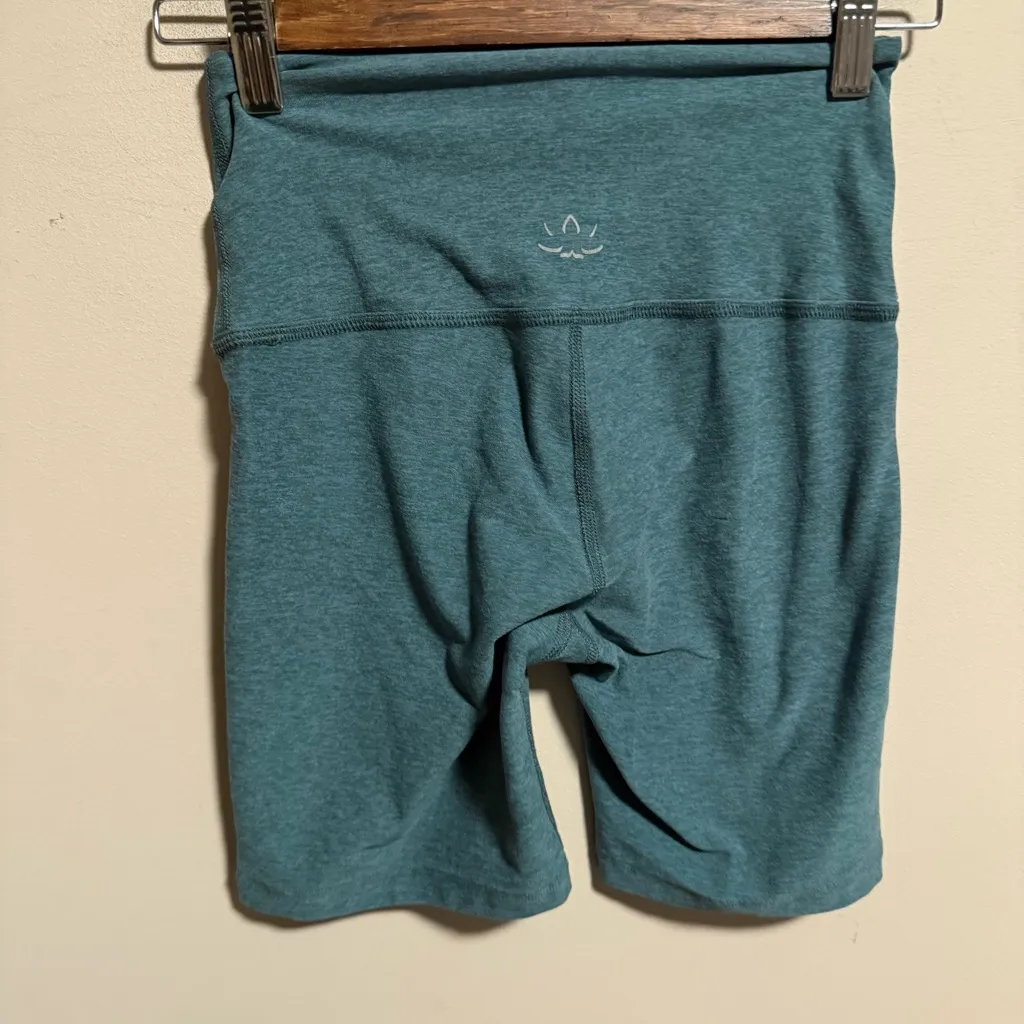 Beyond Yoga Spacedye Biker Short in Stellar Blue- Size XS - Image 2