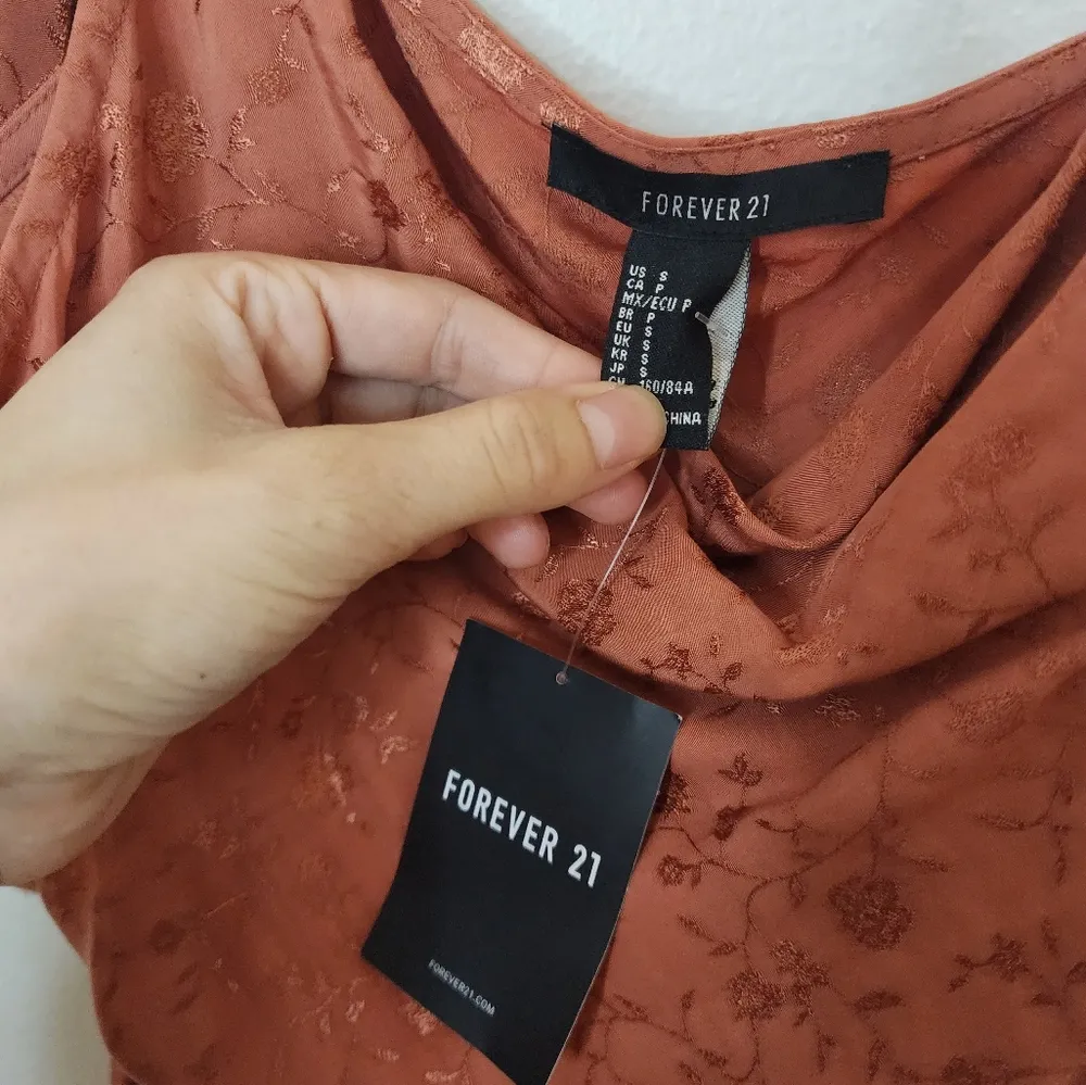 New NWT Floral Cowl Neck Midi Dress - Image 3