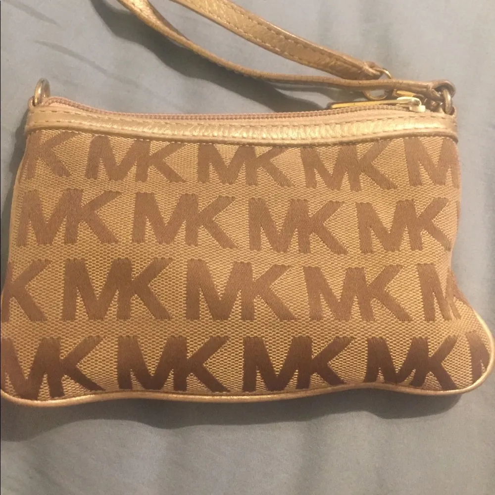 Michael kors wristlets gold logo - Image 2