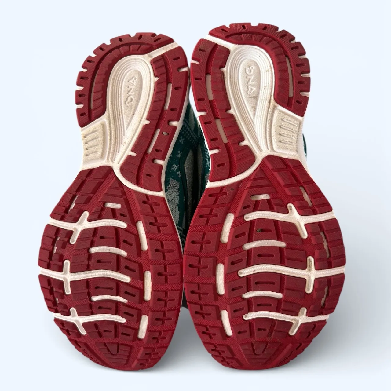 Brooks Revel 3 Merry Christmas Ugly Sweater Running Shoes Green Women’s size 6 - Image 7