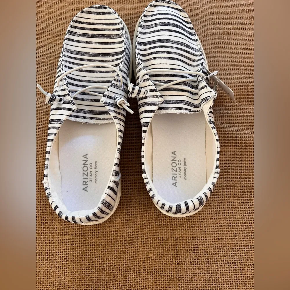 Arizona Jean Company Black and White Moccasins - Image 4