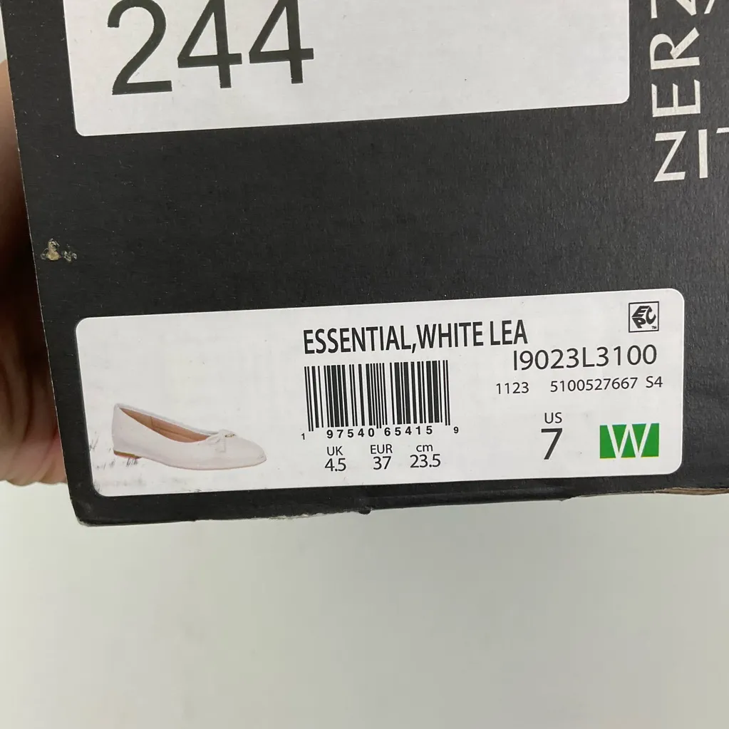 Naturalizer Essential White Lea Flats Size 7 W - Image 3