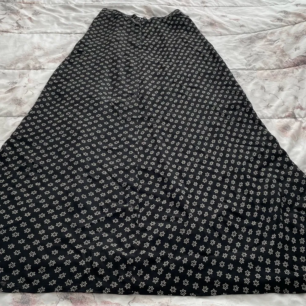 Flynn Skye  Presley black ditsy floral tie up side & slit maxi skirt, size S - Image 10