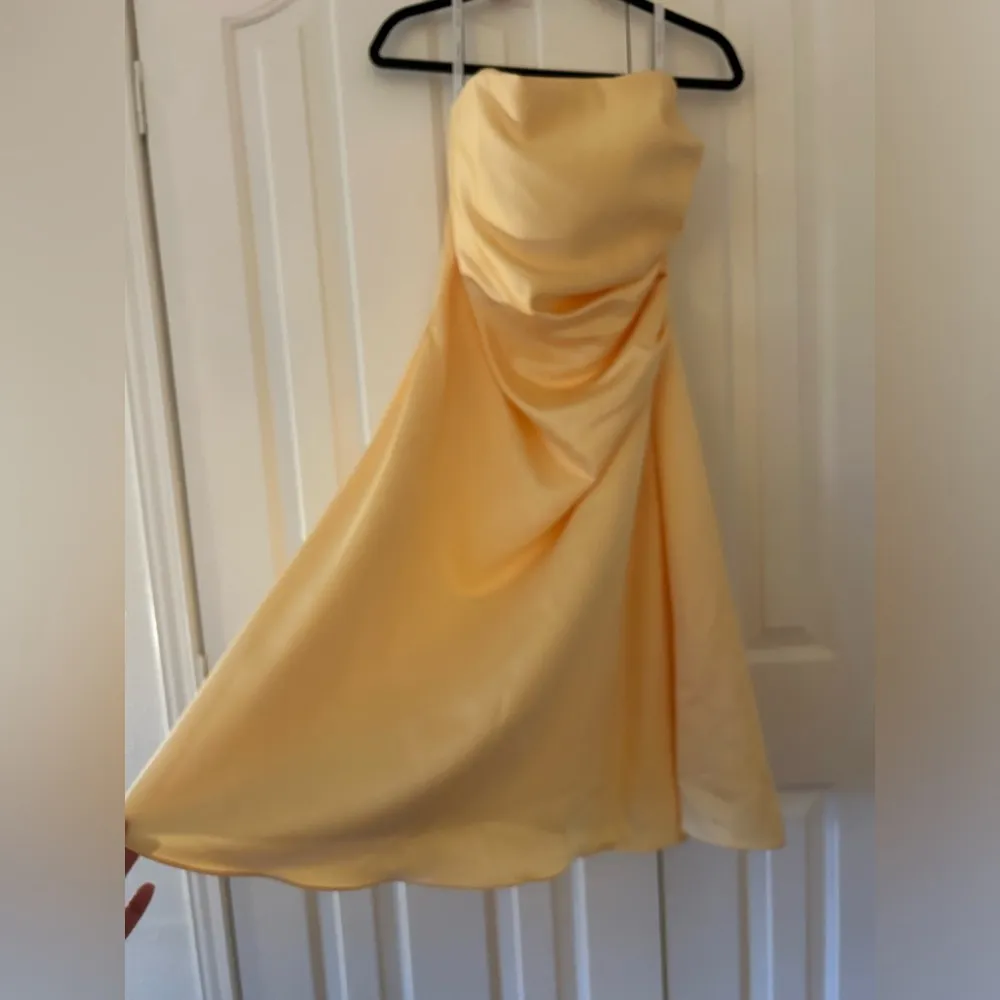 Alfred Angelo - Butter Yellow - Strapless Gown - Size Small - Image 2