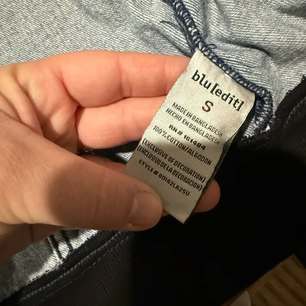 Blu[edit] women’s Jean jacket w/ sweater hood small Blue - Image 3