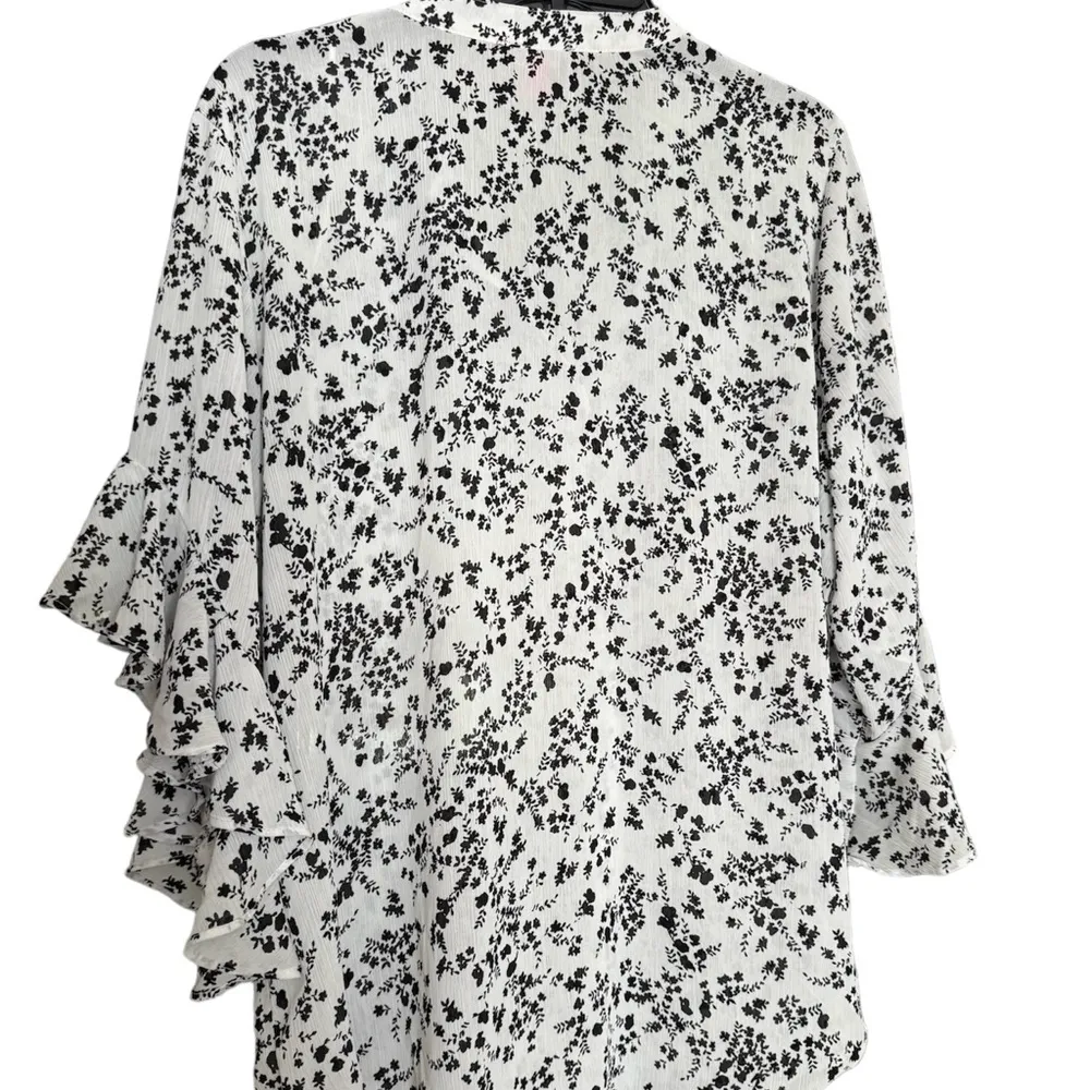 Vince Camuto Black & White Patterned Blouse - Image 2