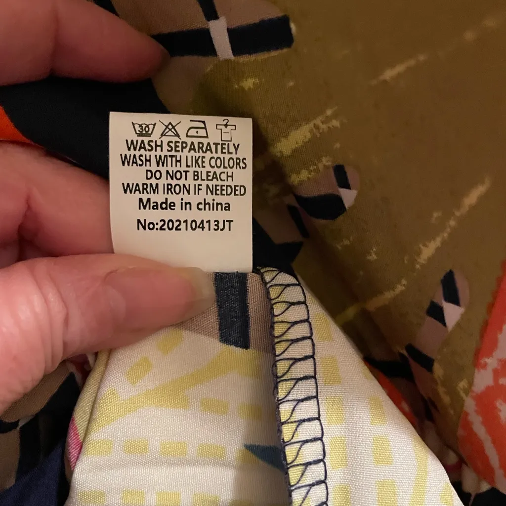 Boutique Vibrant Tiered Mini Dress Tropical Prints V Neck Flowy Medium Red - Image 10