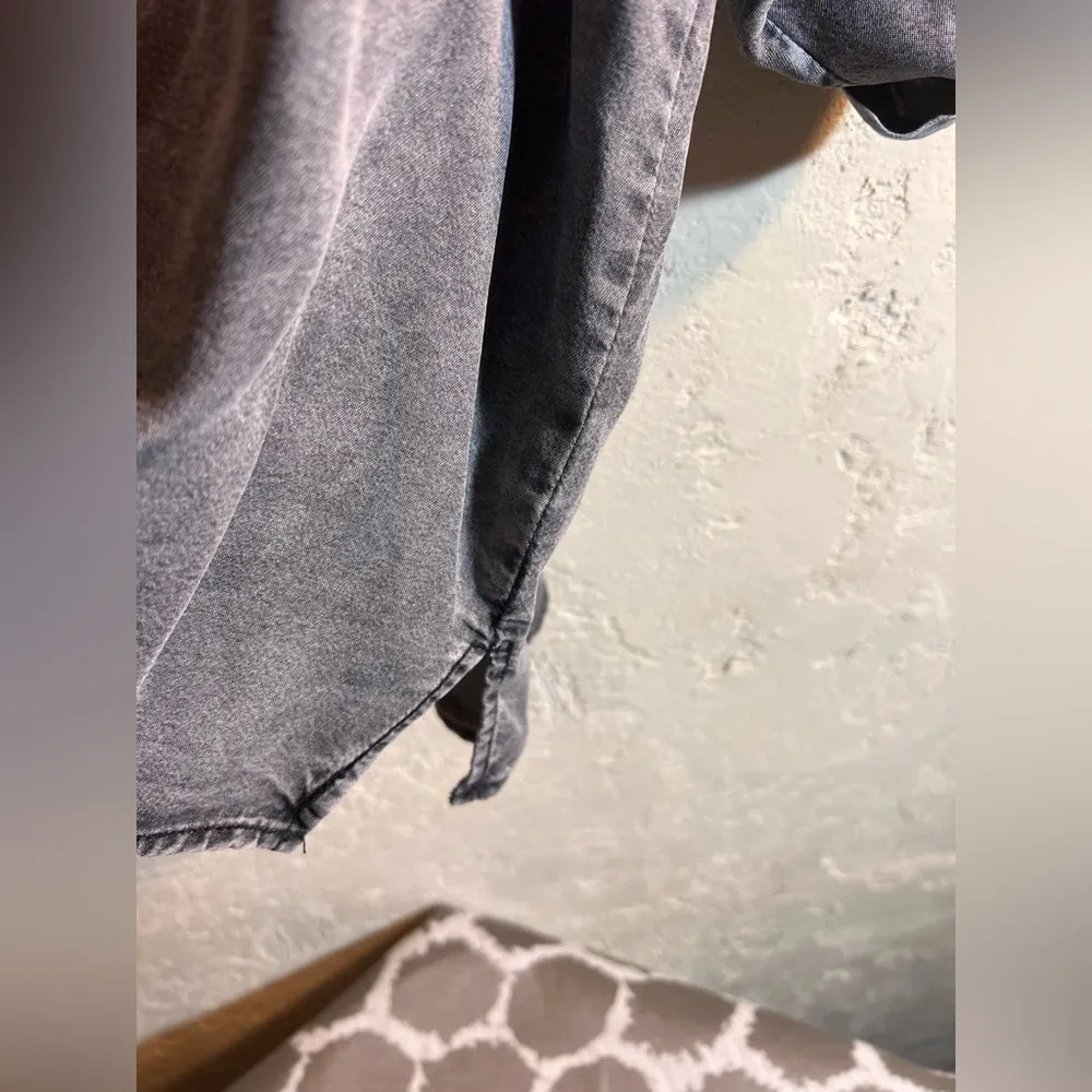 Gray Textured Button-Up Shirt oversized loose fit
Grey denim look tencel top - Image 11