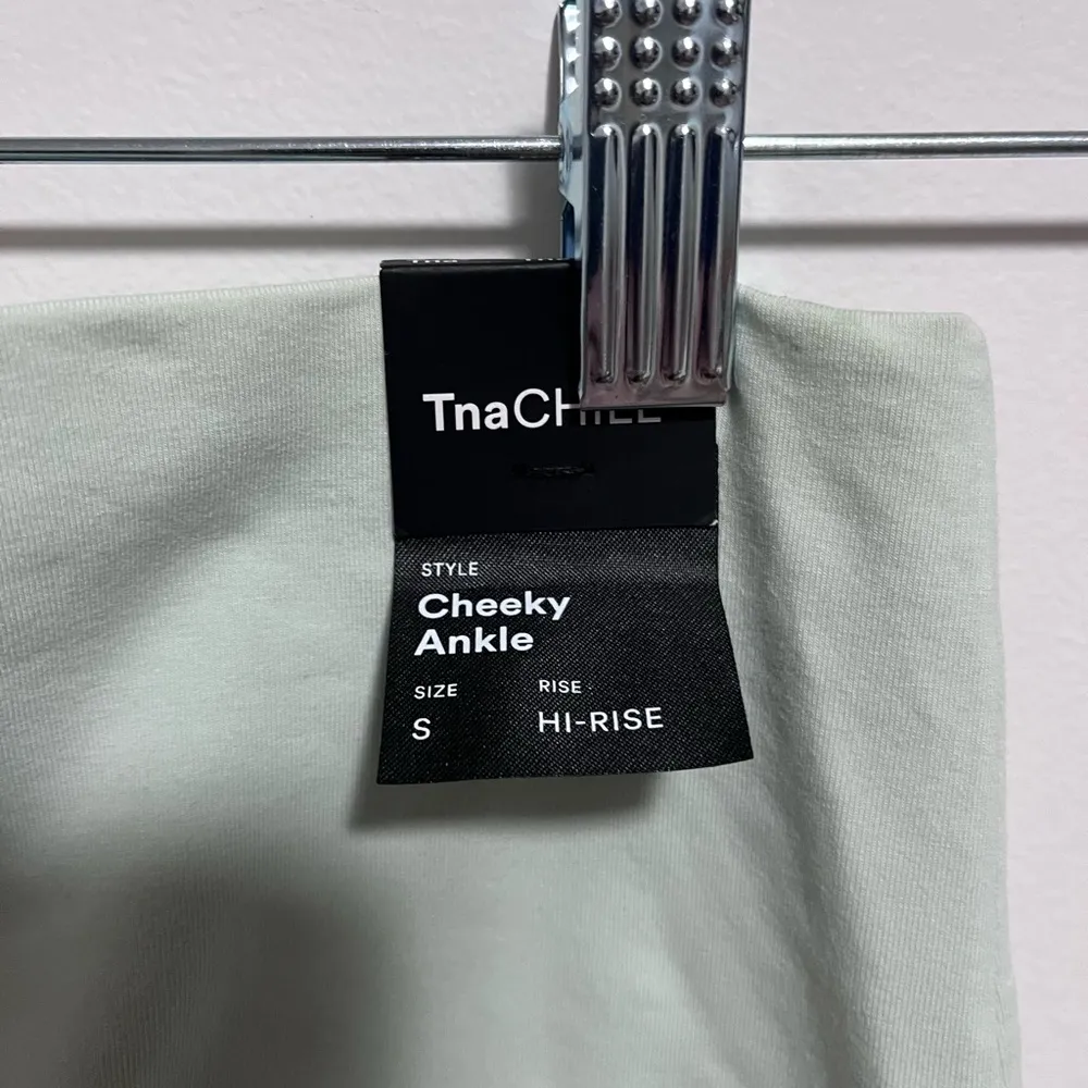 ARITZIA TNA CHILL Hi-Rise Cheeky Ankle Leggings NWT Sz S. Stretch Soft Green - Image 6