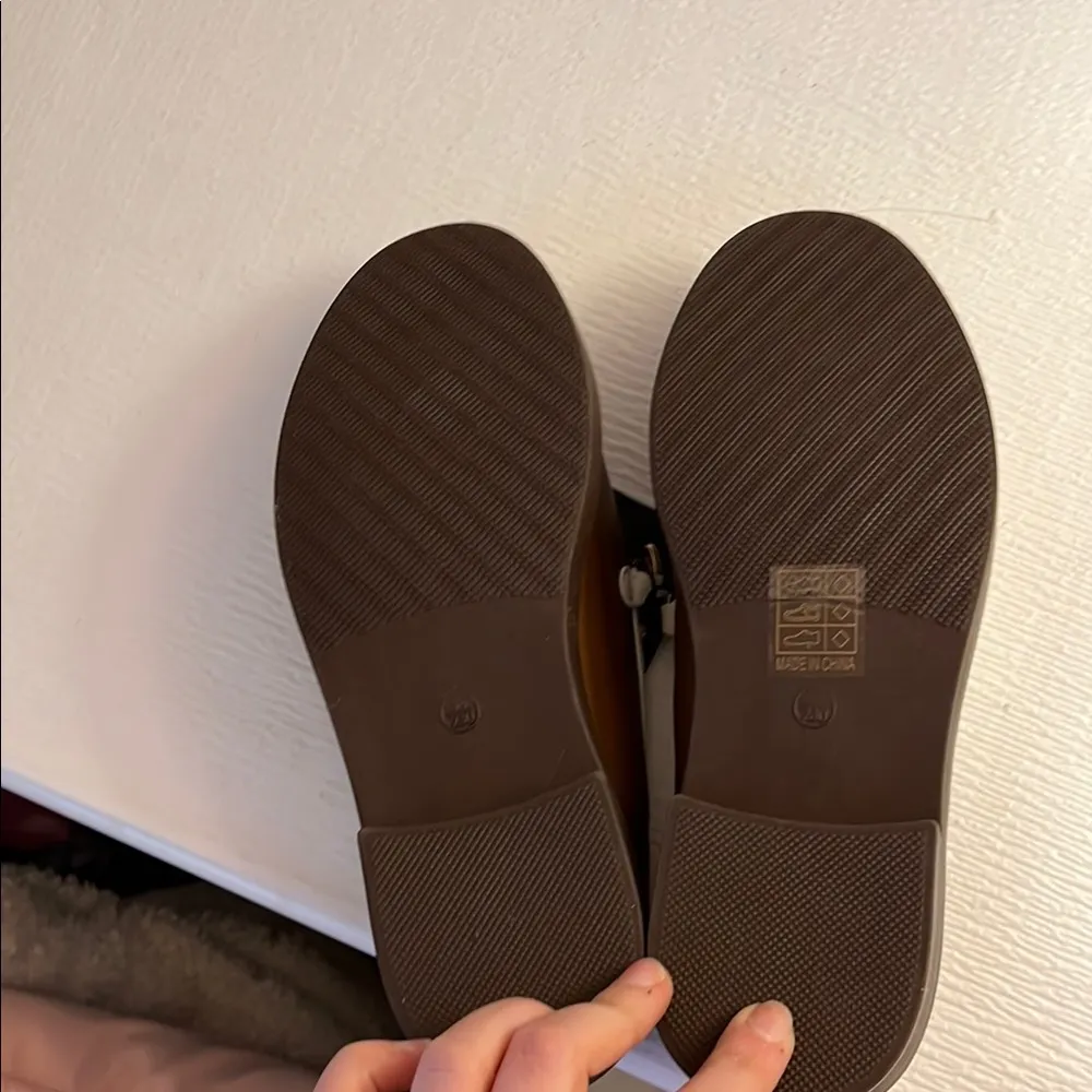 Elegant White and Brown Loafers - Image 2