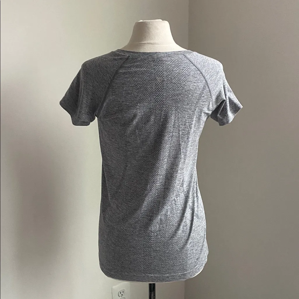 LULULEMON Swiftly Tech Short Sleeve Womens Sz 10 Grey Athleisure Essential - Image 6