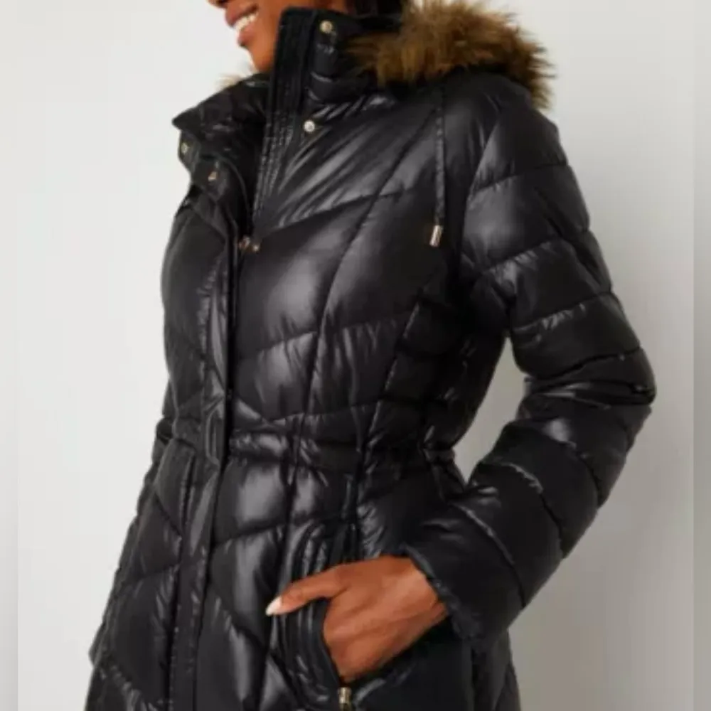 black quilted long sleeve hooded maxi puffer coat, size medium - Image 4