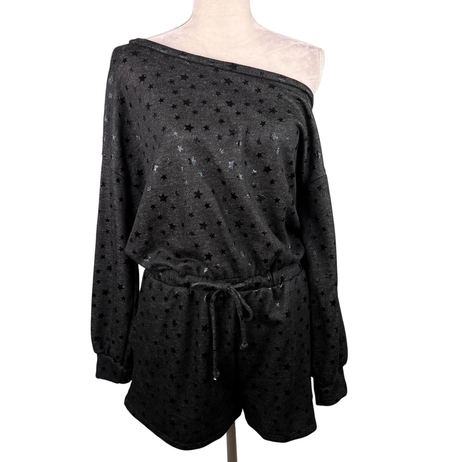 Le Lis Collection Romper Black Stars Large Pockets Off Shoulder New - Image 2