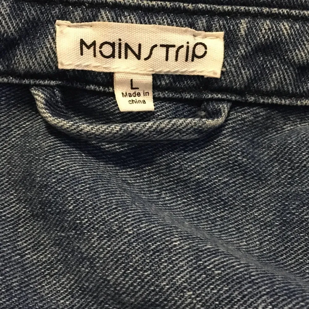 Main Strip Women’s Size Large Blue Button Down Denim Jacket - Image 2