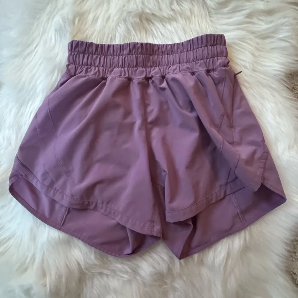 Lululemon Size 4 “Track That” Mid-Rise Lined Short 5" in Wisteria Purple - Image 3