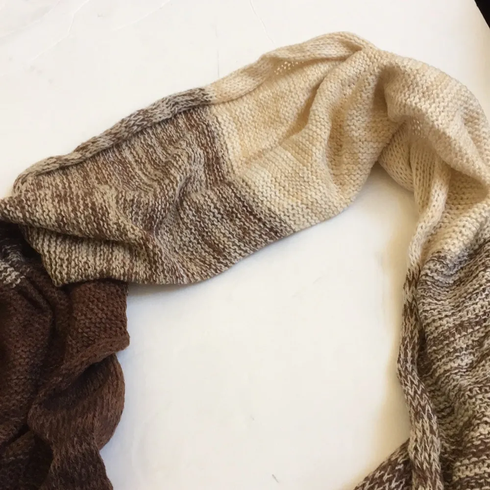 FINAL MARKDOWN Ladies knit infinity scarf - Image 3
