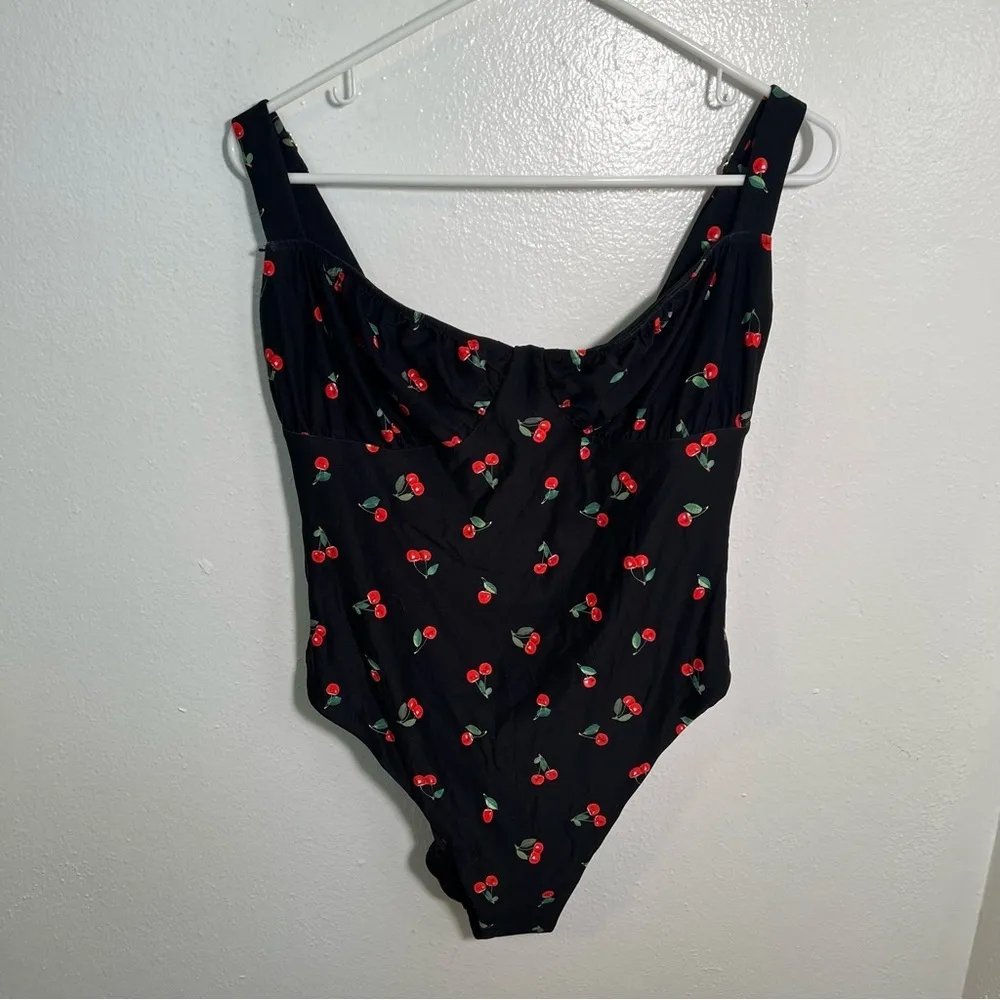 Weworewhat Ruched Cup One Piece Swimsuit Black Cherries XL - Image 4