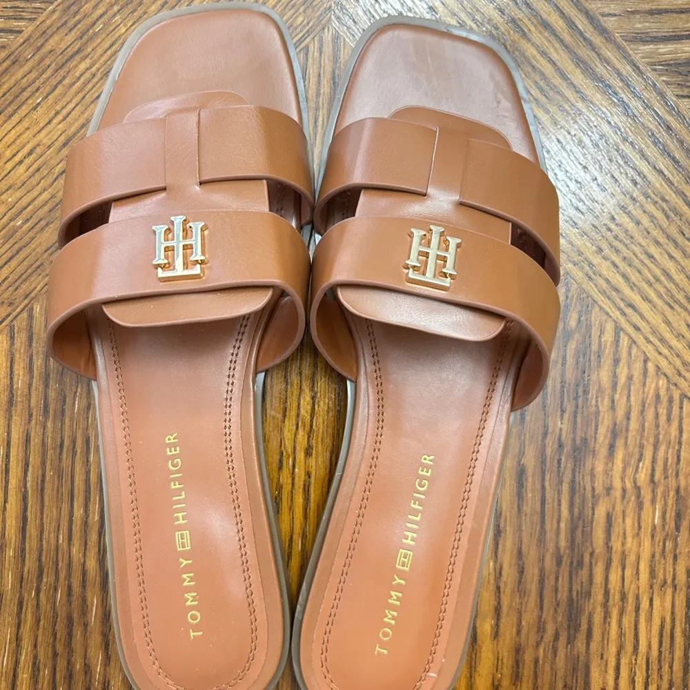 NEW Tommy Hilfiger Women's slide sandals size 7.5 - Image 3